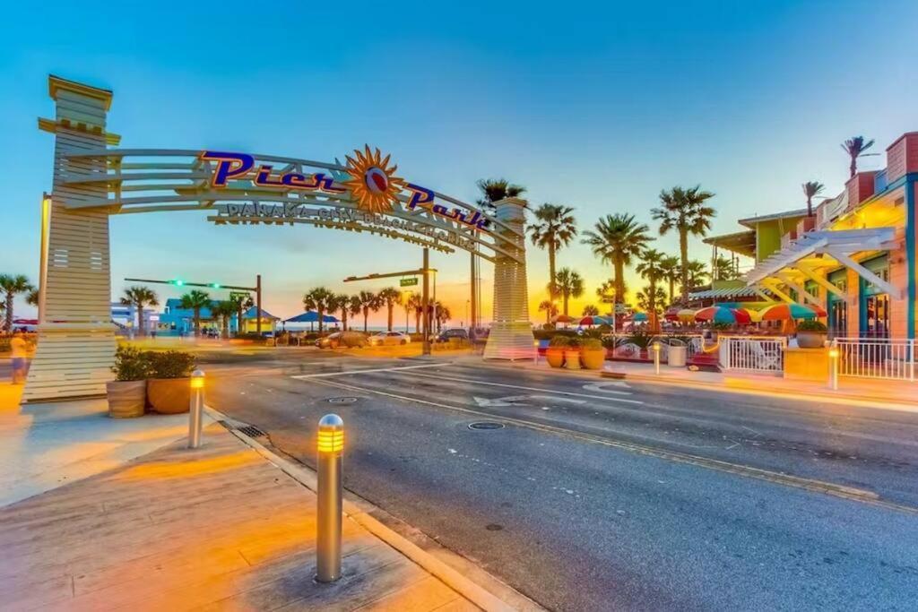 Beautiful Beachfront Paradise! Emerald Beach Resort Panama City Beach Dış mekan fotoğraf